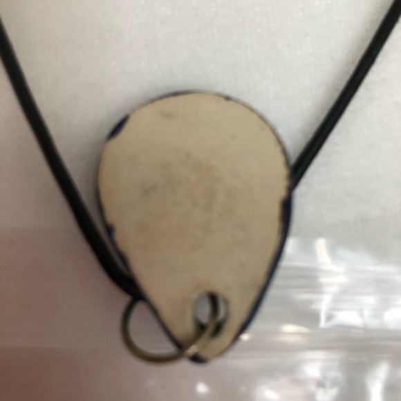 Beautiful Oil Diffusing Neckace - Picture 3 of 4